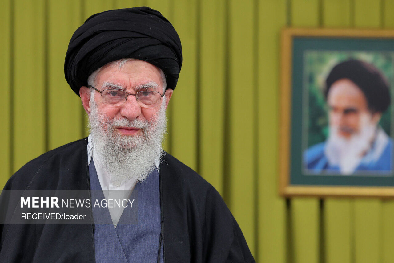 تصاویر: پیام رهبر انقلاب بمناسبت حماسه آفرینی ملت ایران در راهپیمایی ۲۲ بهمن