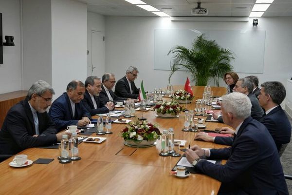 رایزنی وزیران خارجه ایران و سوئیس 