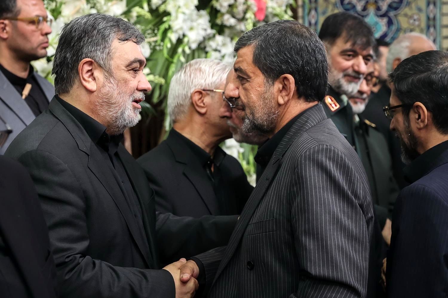 تصاویر: حضور جمعی از نمایندگان مجلس در مراسم ترحیم مادر سردار اشتری