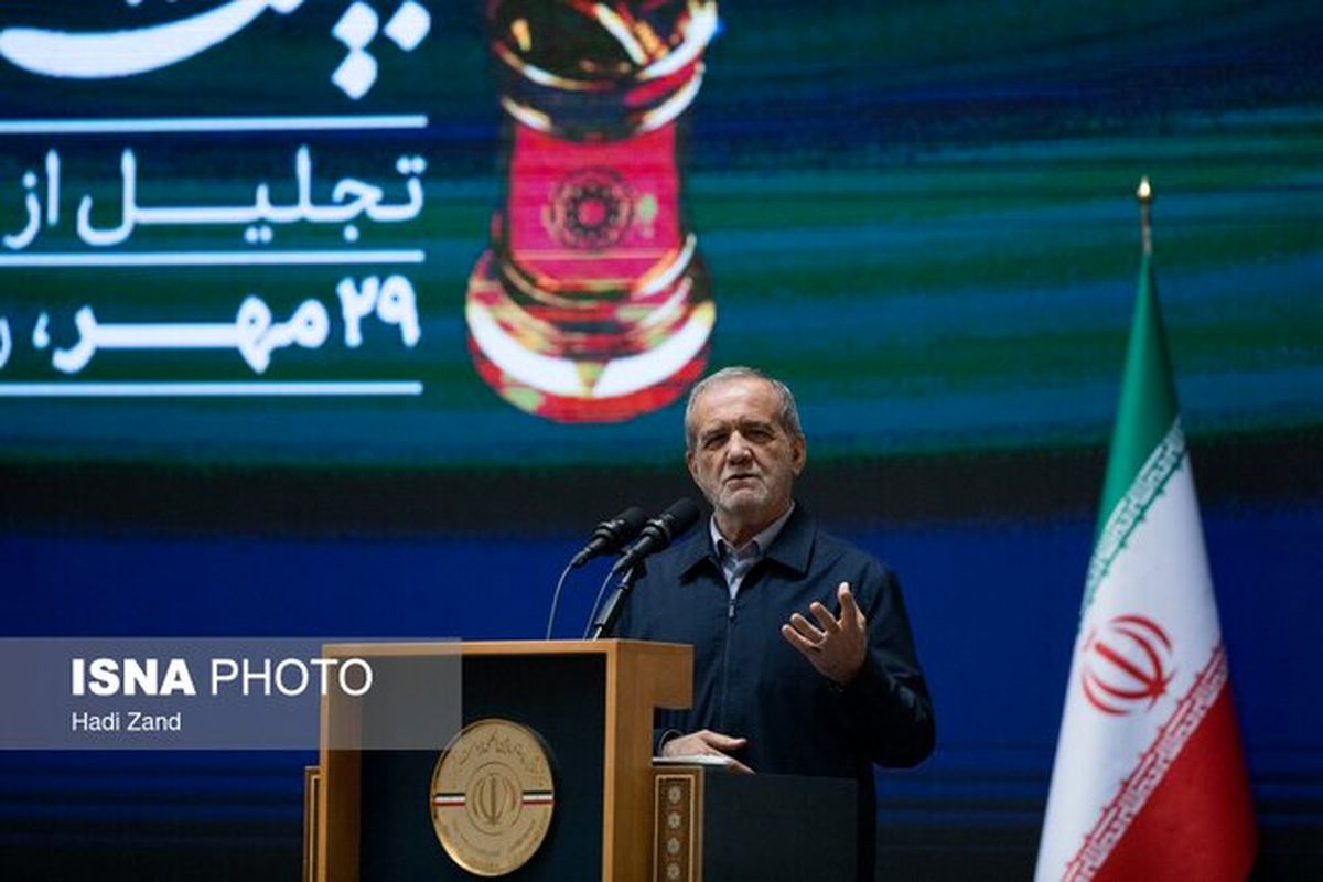 پزشکیان: تحریمهای داخلی که مزاحم فعالان اقتصادی است، اصلاح و رفع میکنیم