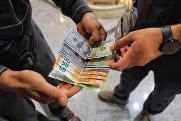 واکنش قیمت دلار به فعال شدن مکانیسم ماشه