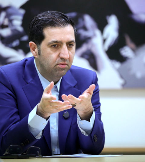 با شعارهای انقلابی، در حال حذف انقلابی‌های واقعی هستند