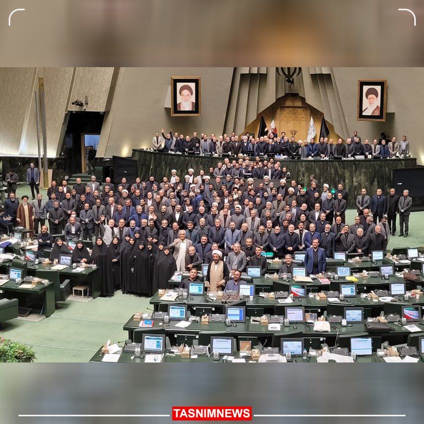 عکس یادگاری نمایندگان پس از پایان کار رسمی مجلس یازدهم