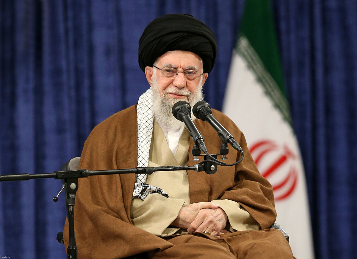 دیدار هزاران نفر از بانوان با رهبر انقلاب