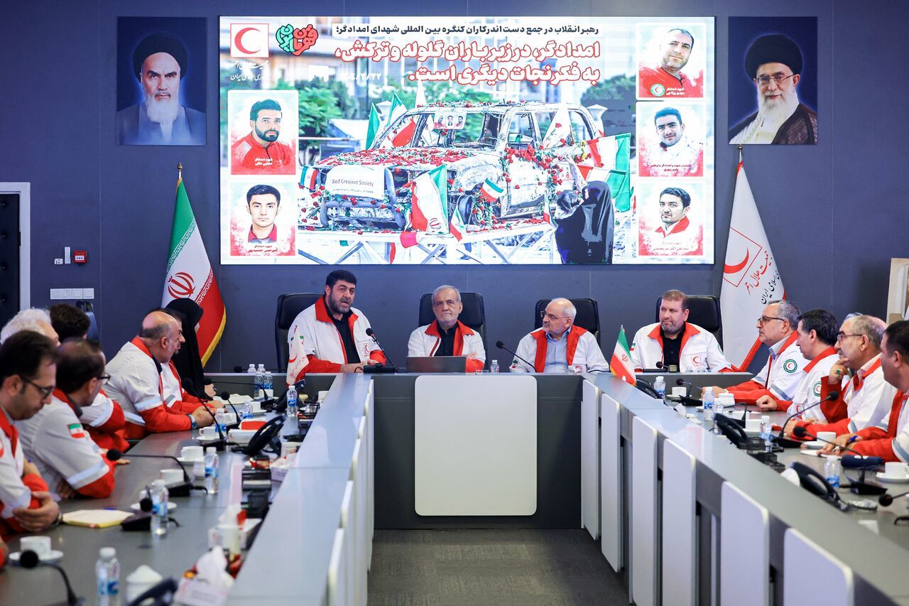 باید دست از دعوا و تخریب برداریم/نباید تصور کنیم مخالفت با نظر ما مخالفت با نظام است