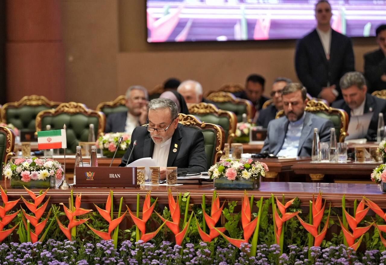 عراقچی: امروز ما در نقطه‌ای از تاریخ ایستاده‌ایم که جهان میان دو مسیر قرار دارد