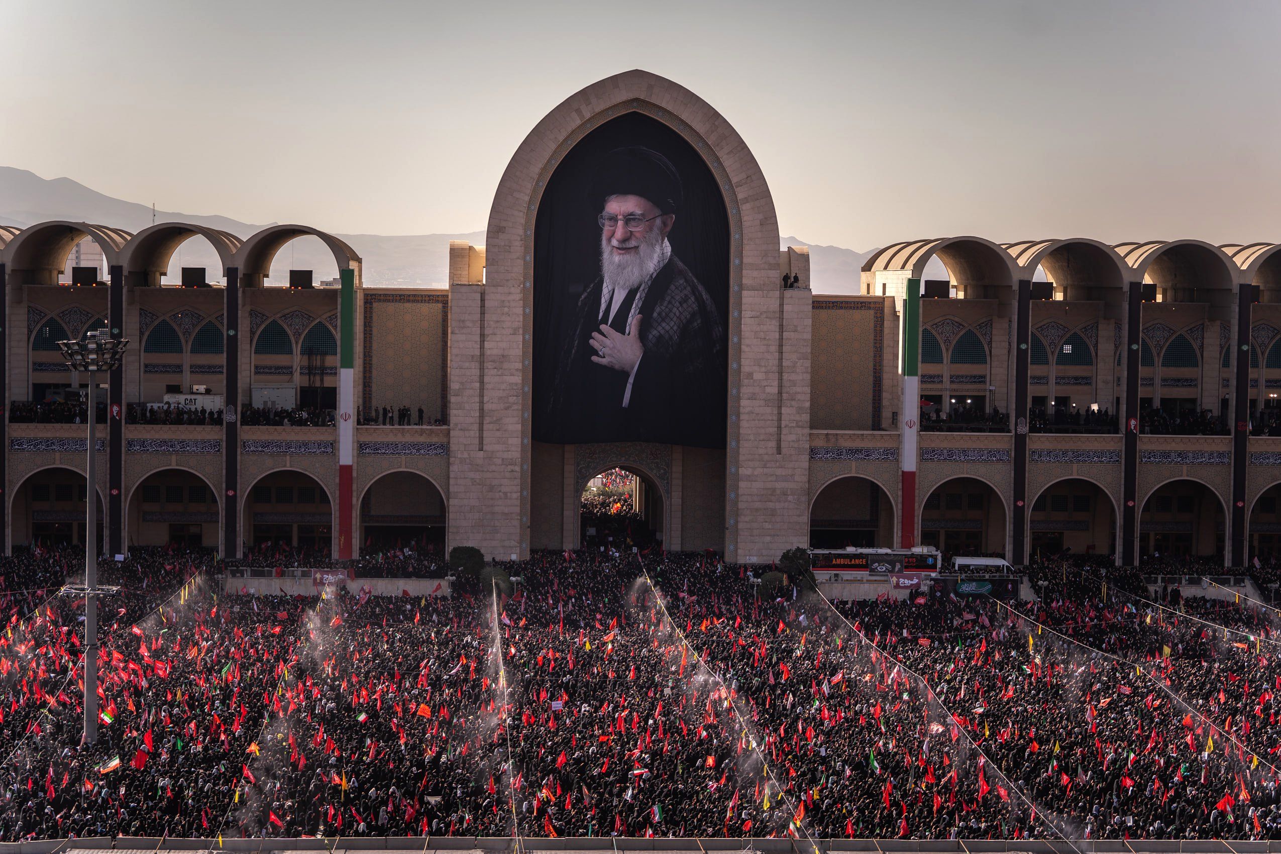 گزارش رسانه عراقی از حضور میلیون‌ها ایرانی در مراسم تشییع رهبر شهید