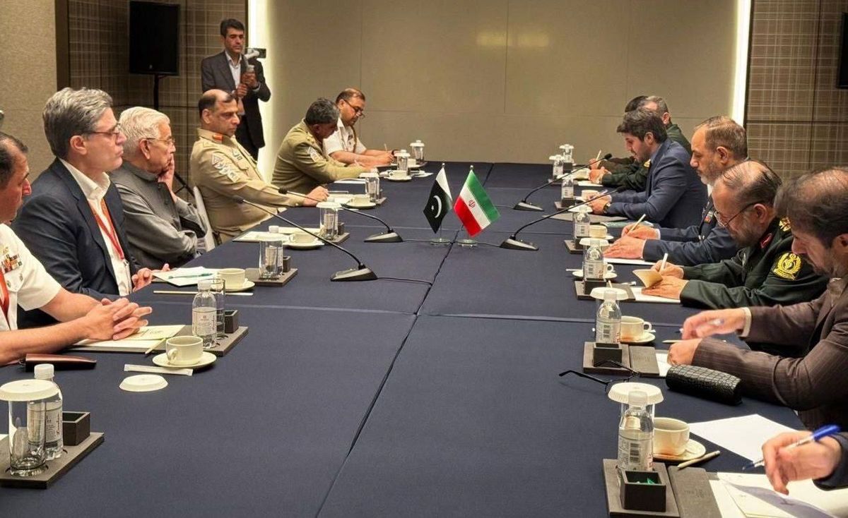 دیدار وزیران دفاع ایران و پاکستان در چین