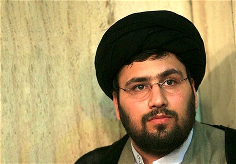حضور سید علی خمینی بر سر مزار شهید ابومهدی‌ المهندس + تصویر