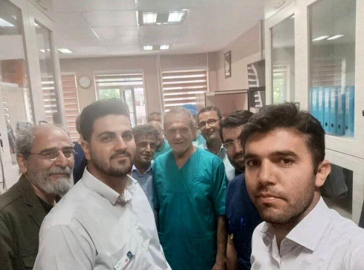 رئیس جمهور در تبریز دست به تیغ شد +عکس