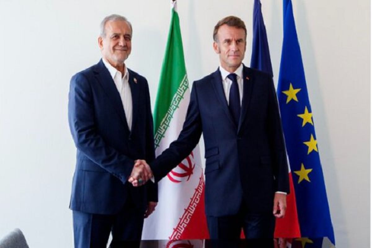 تصویر توییت مکرون به زبان فارسی