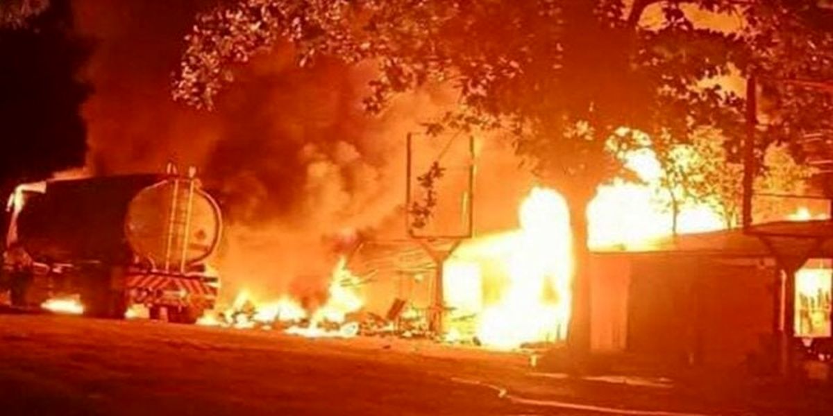 حادثه مرگبار در آزادراه کاشان – قم | حریق تریلی حامل بنزین با راننده اش!