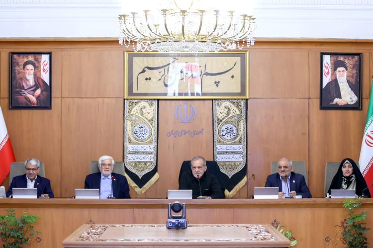 تاکید پزشکیان بر ضرورت آسیب‌شناسی و رفع اشکالات امنیتی آشکار شده در جنگ ۱۲ روزه / همه مسئولان کاری کنند که وفاق و همدلی تقویت شود