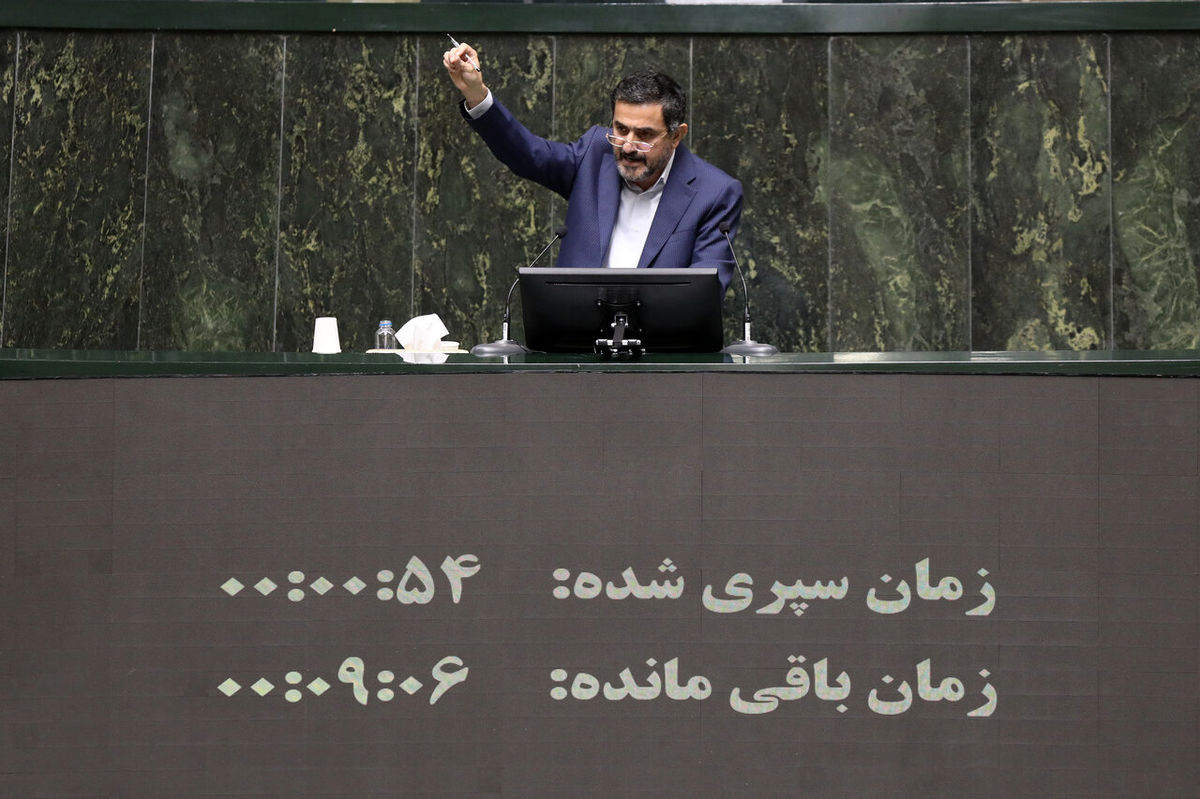 واکنش زارعی به اهانت پارلمان اروپا به تصویر رهبر انقلاب