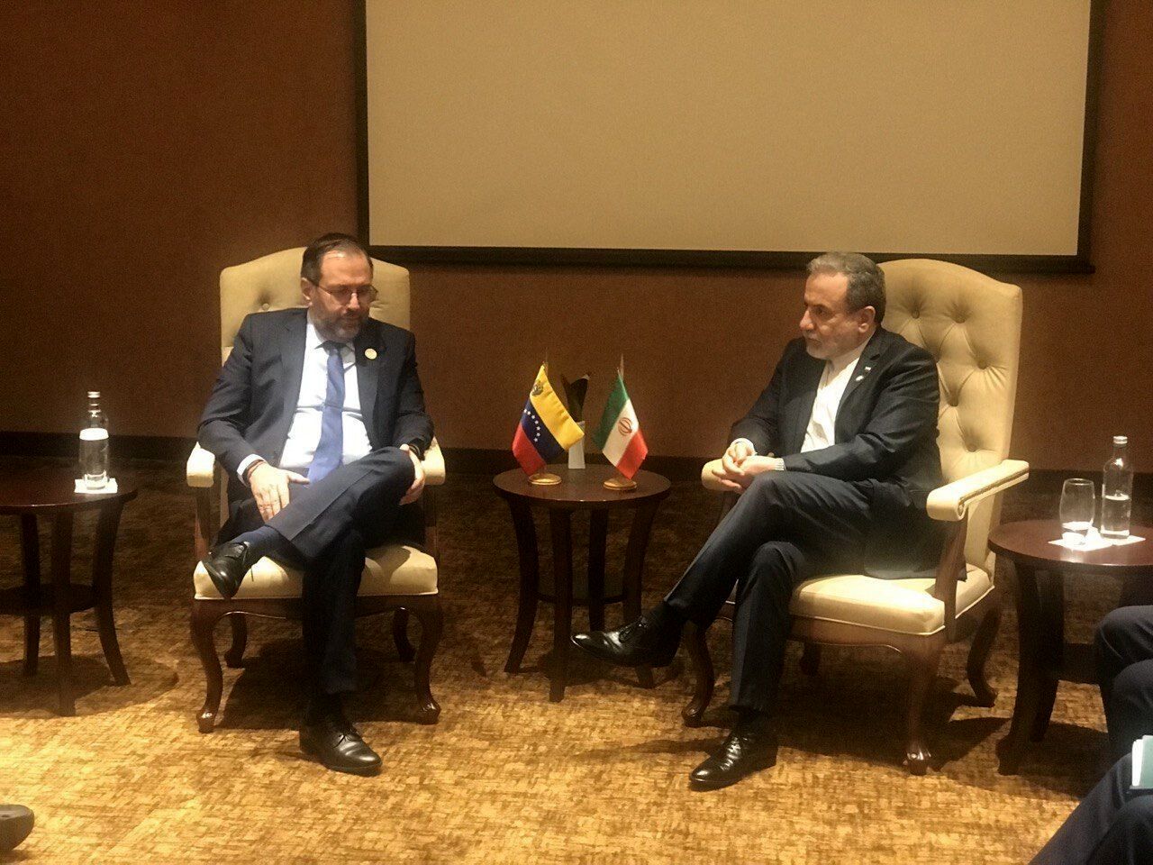 رایزنی عراقچی با وزیر خارجه ونزوئلا ، تونس و کوبا