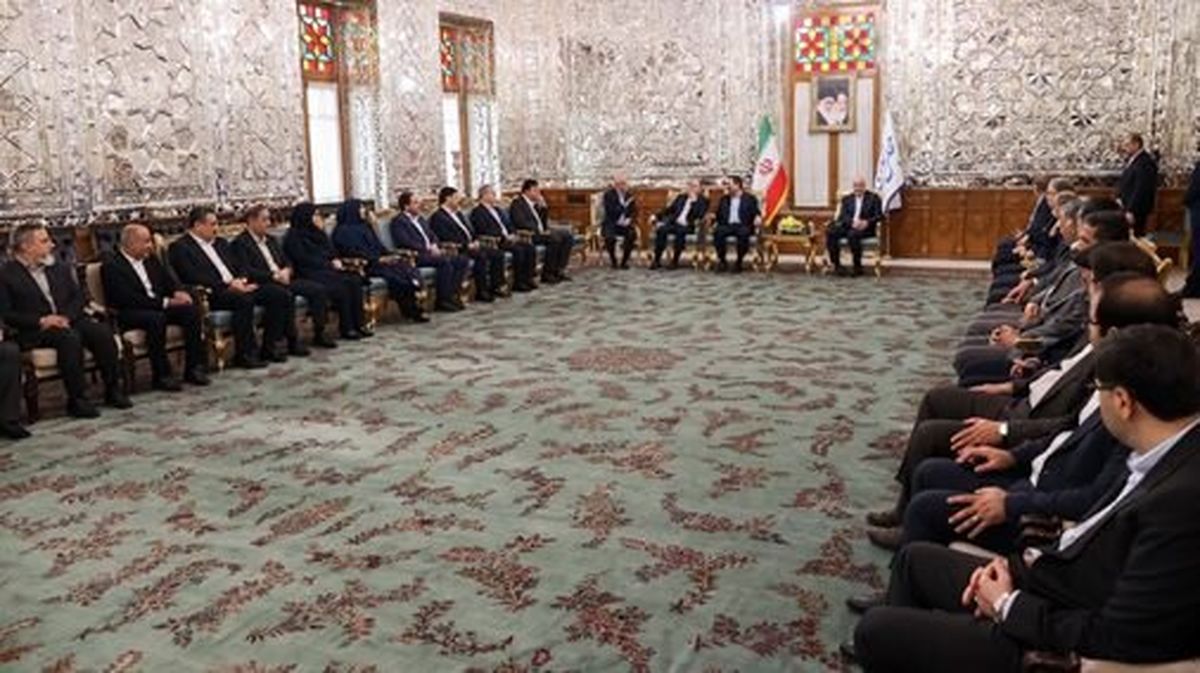 حل مشکلات مردم نیازمند هماهنگی قوا و اجرای برنامه توسعه هفتم است