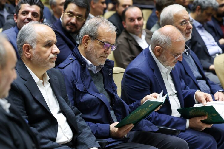 حضور رئیس جمهور در مراسم ختم خانواده سقاب اصفهانی