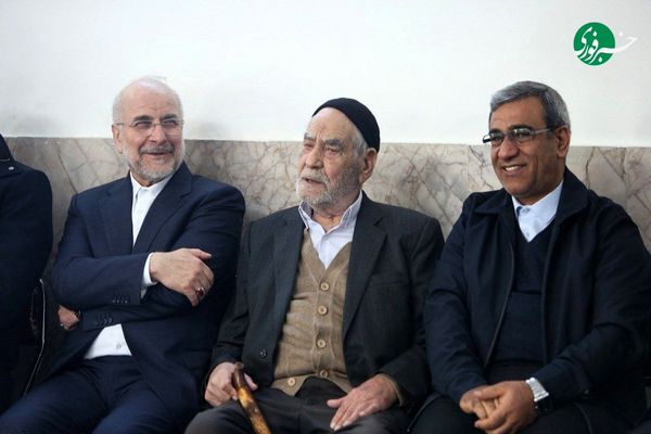 عکسی متفاوت از حضور پدر رئیس مجلس در خانه کشتی