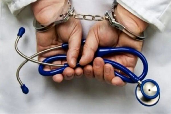 دستگیری جراح قلابی با ۵۰ شاکی | پزشک زیبایی قلابی را شناسایی کنید