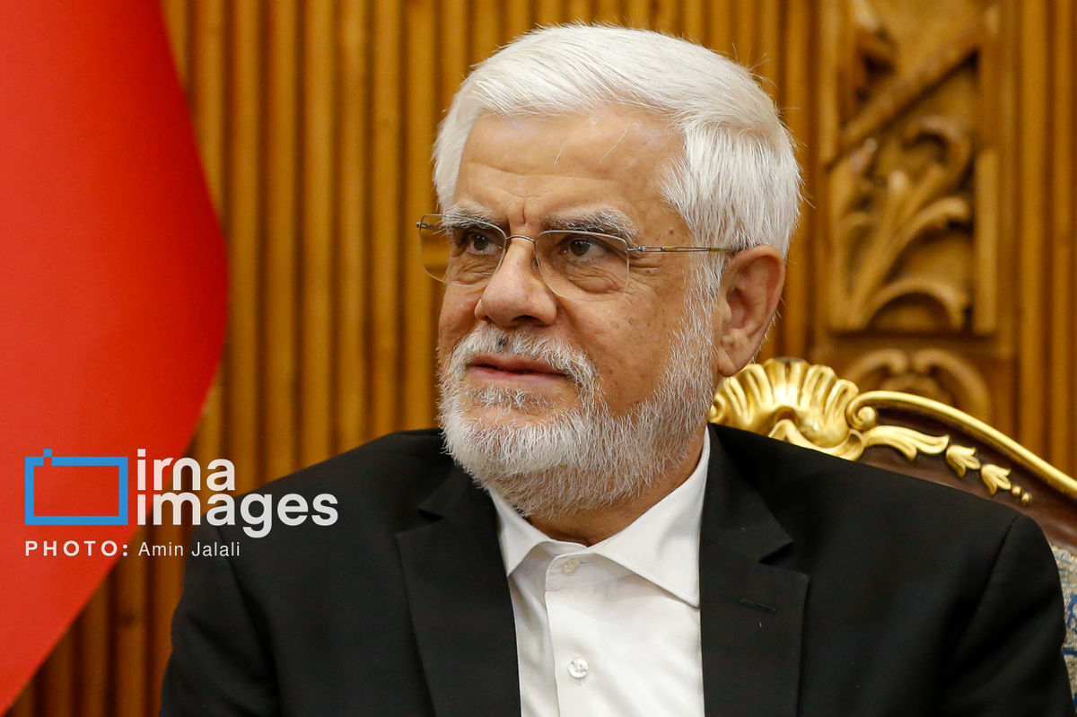 عارف: حضور چشمگیر مردم در راهپیمایی عید غدیر نشان از شجاعت و اقتدار ملت ایران دارد