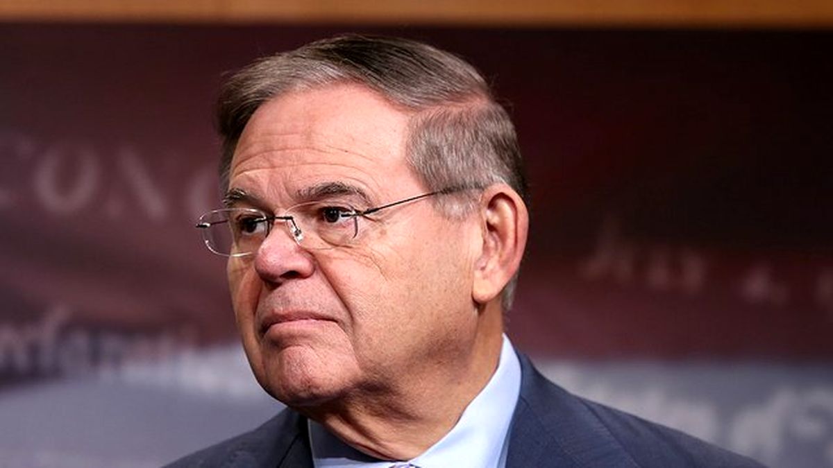 خط دادن سناتور باب منندز به سیاست خارجی بایدن