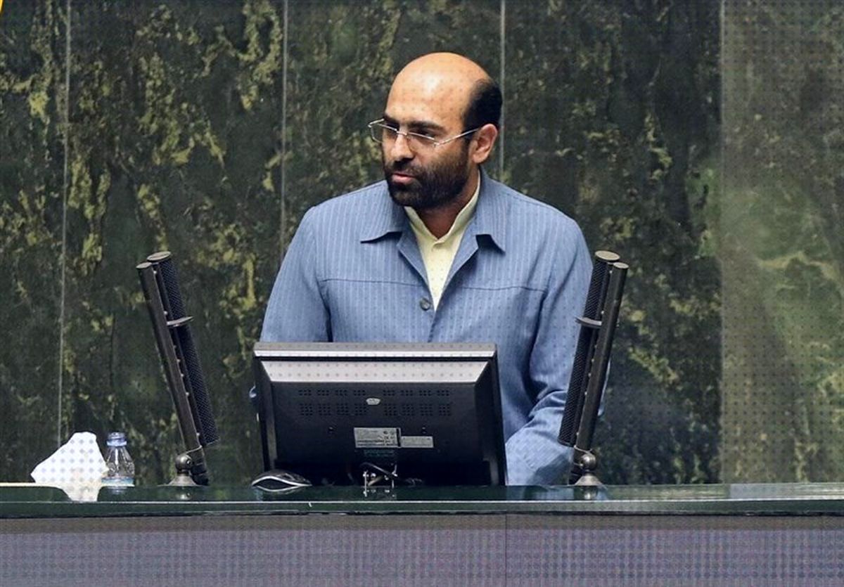 بیگی نژاد: قیمت دلار با حضور همتی و دوستانش به ۳۰۰ هزار تومان هم میرسید