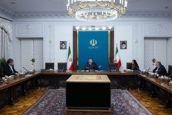 تأکید پزشکیان بر لزوم توسعه موفق حمل و نقل ریلی حومه‌ای تهران