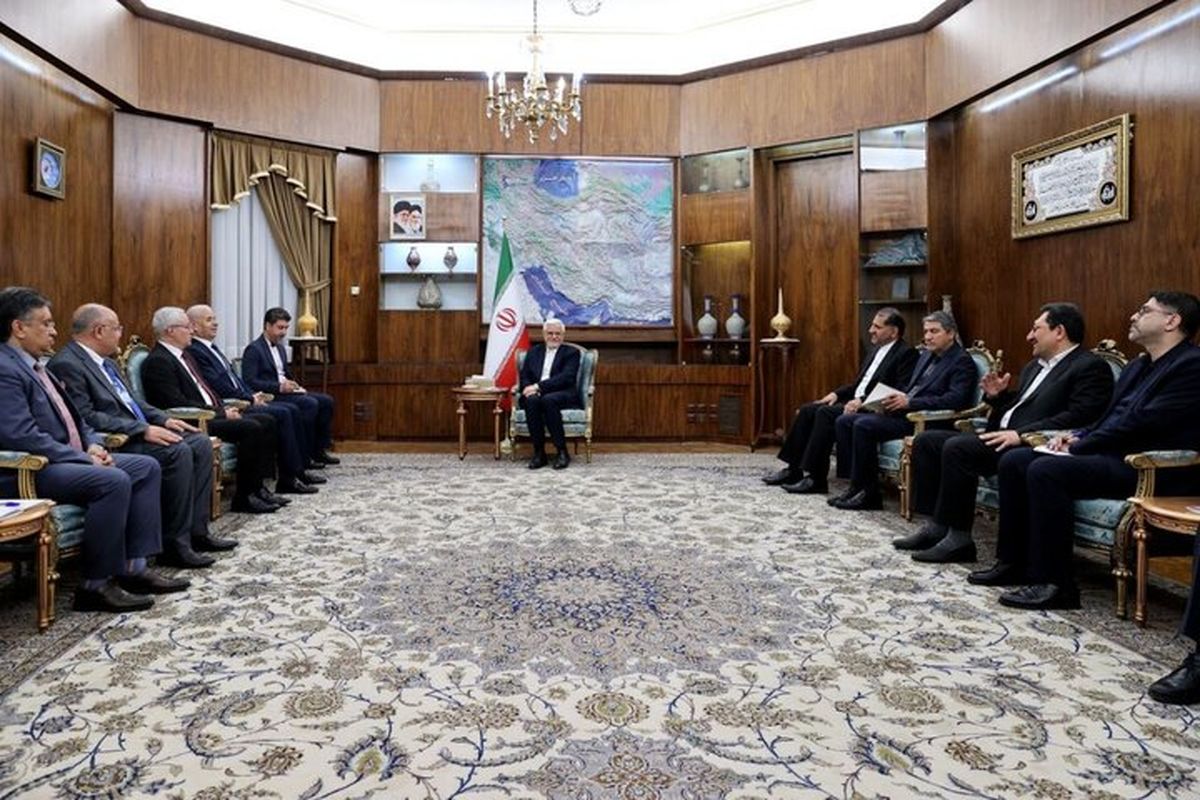 دیدار هیئتی از تونس با عارف