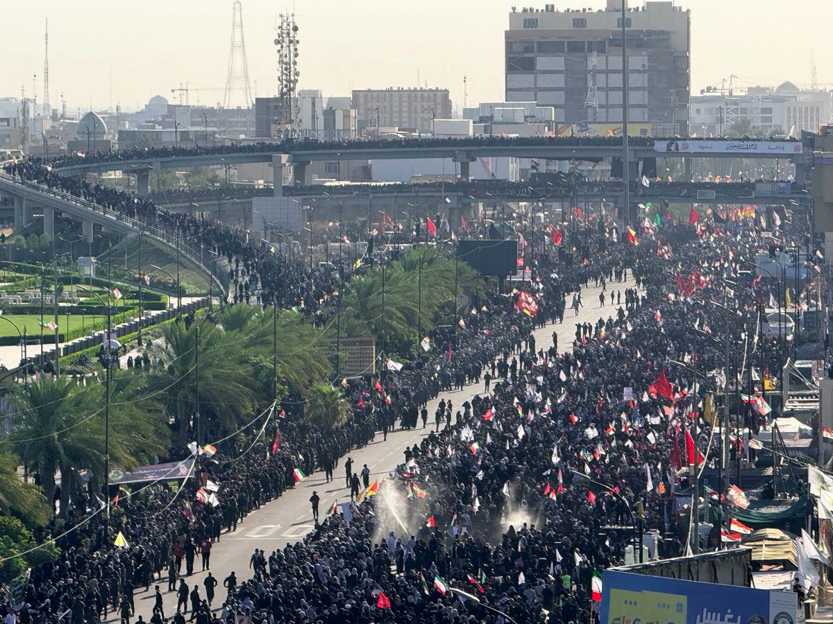 حماسه بی‌نظیر در تشییع رهبر شهید/ ۲.۵ میلیون نفر در نجف و ۷ میلیون نفر در کربلا