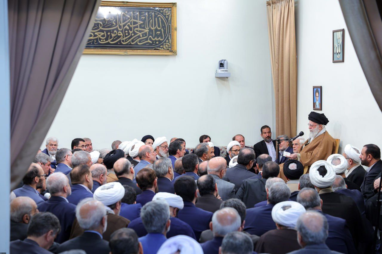 روایتی از دیدار امروز جمعی از مسئولان ارشد سه قوه با رهبر انقلاب