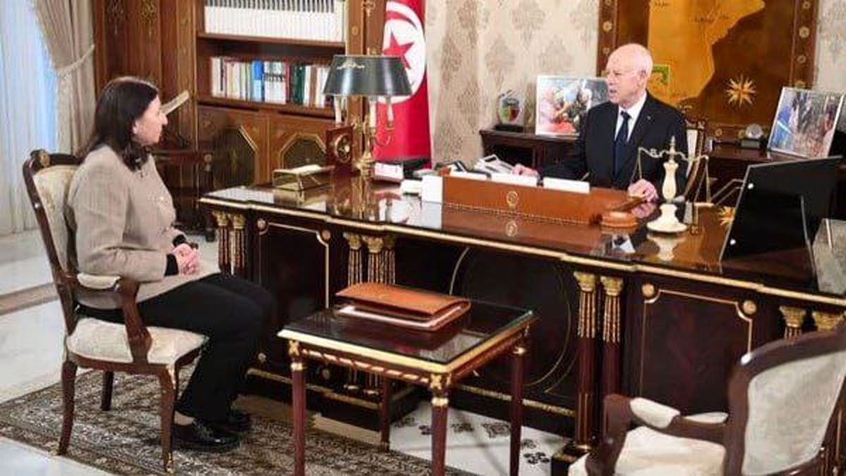 برکناری نخست‌وزیر تونس / یک زن مامور تشکیل کابینه شد