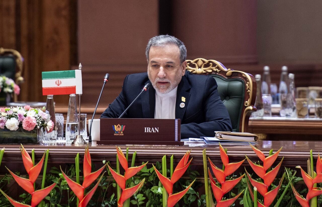 عراقچی: تنگه هرمز بسته نیست / هیچ راه حل نظامی وجود ندارد