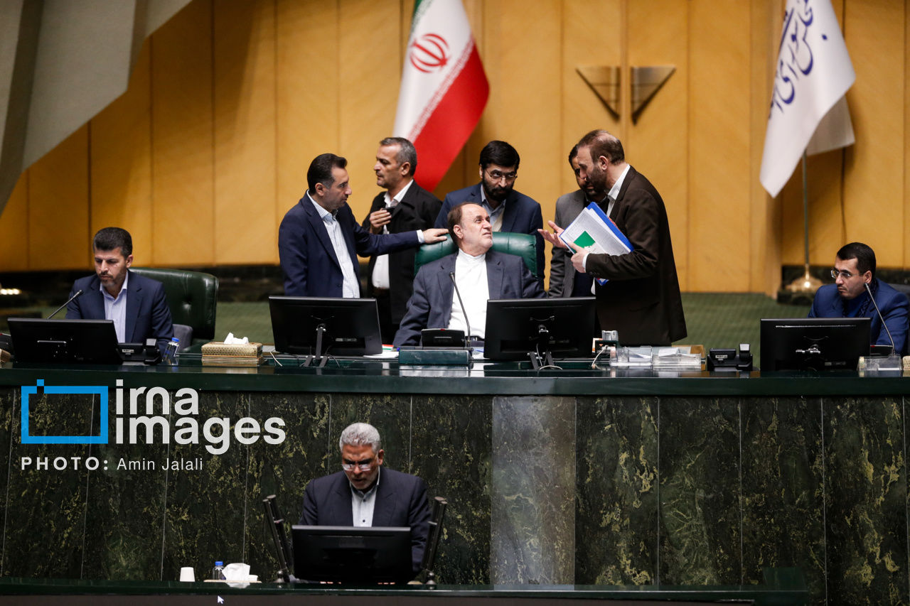 موافقت مجلس با جدول مربوط به بودجه شرکتهای دولتی و بانکها