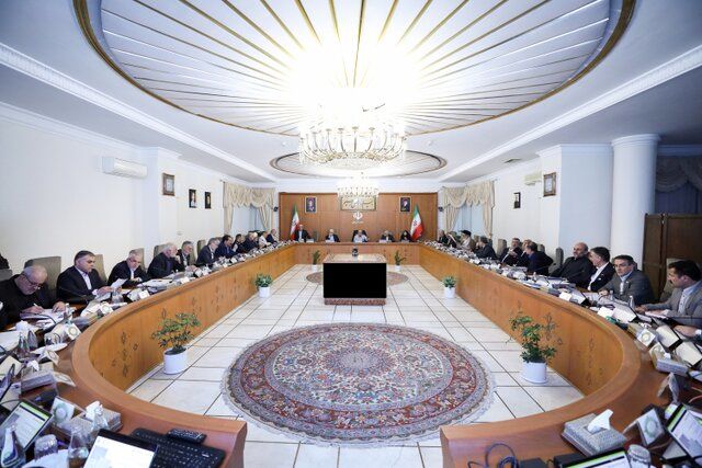 پزشکیان: اگر مصرف تولیدات داخلی بهینه نشود، خودروسازان اجازه ادامه تولید نخواهند داشت