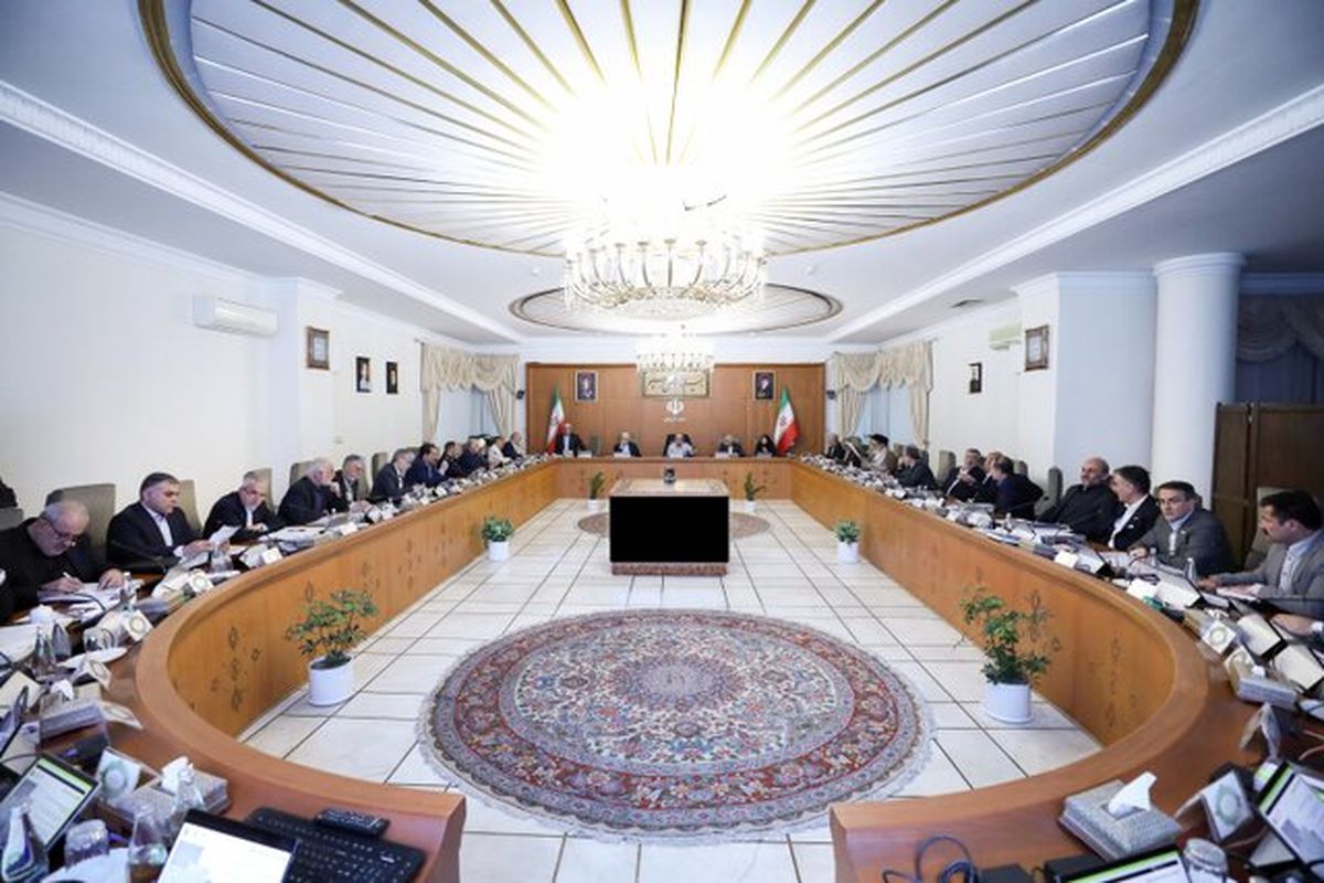 پزشکیان: اگر مصرف تولیدات داخلی بهینه نشود، خودروسازان اجازه ادامه تولید نخواهند داشت