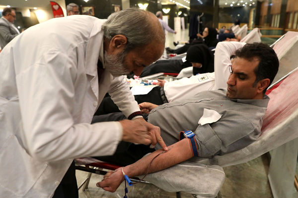 اهدای خون نمایندگان مجلس به مناسبت روز مجلس