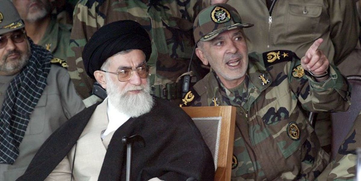 اعطای نشان فداکاری به فرمانده پیشین نیروی زمینی ارتش