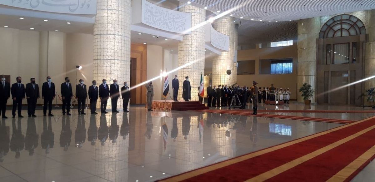 استقبال رسمی رئیسی از نخست وزیر عراق در ساختمان اجلاس سران+عکس و فیلم