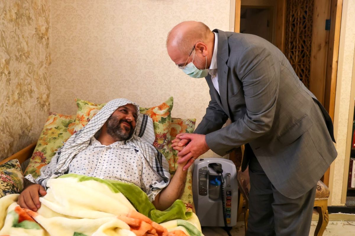 عیادت قالیباف از حجةالاسلام محمدعلی کارخانه +عکس