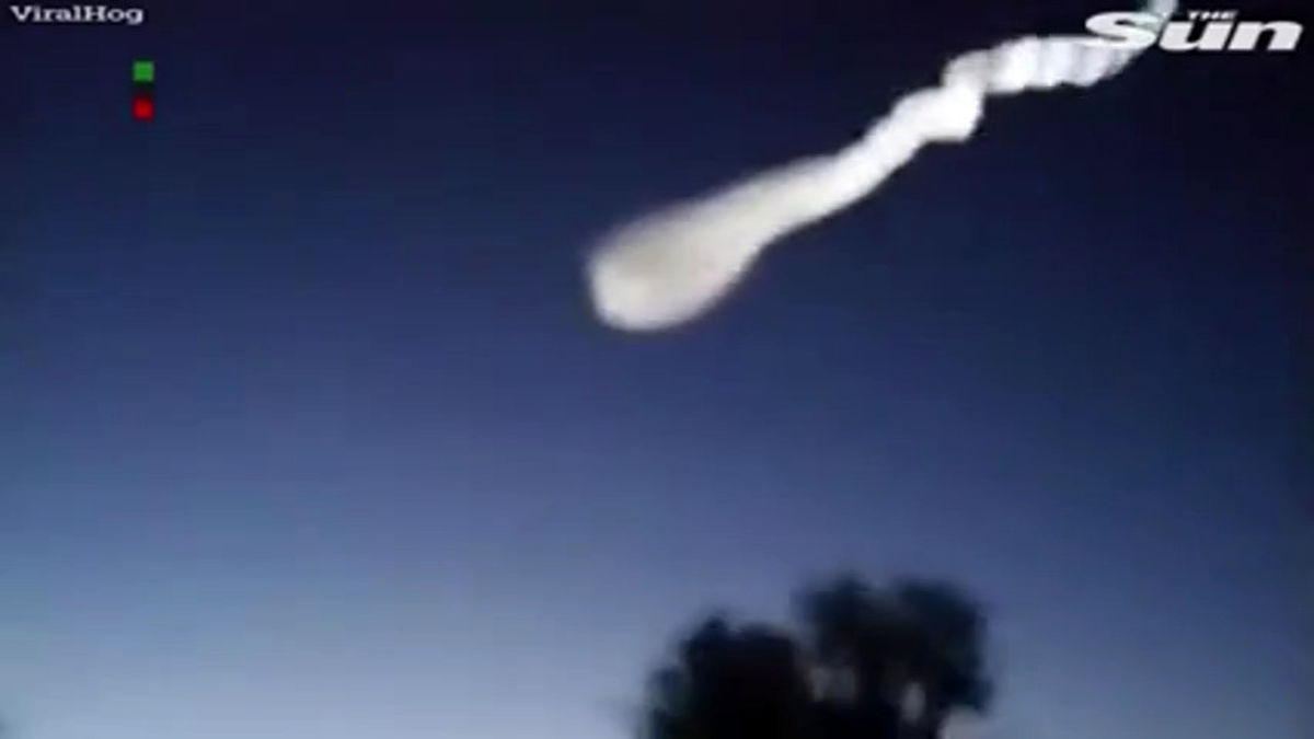 مشاهده شیء ناشناس در آسمان روسیه +فیلم