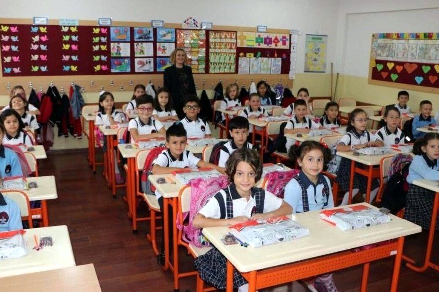 عشق مهاجرت در مدارس بی‌اعتبار