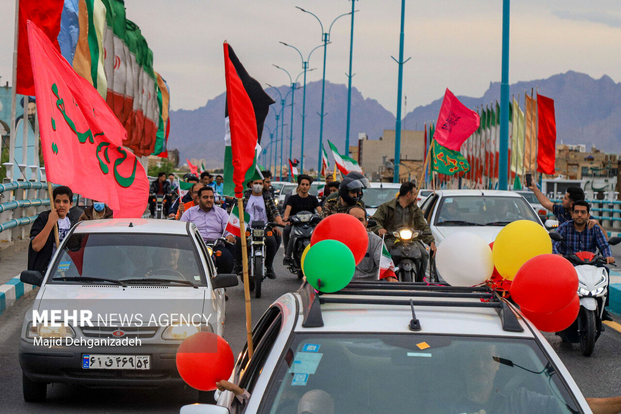 تصاویر: جشن کاروان موتوری یزدی‌ها در حمایت از عملیات «وعده صادق»