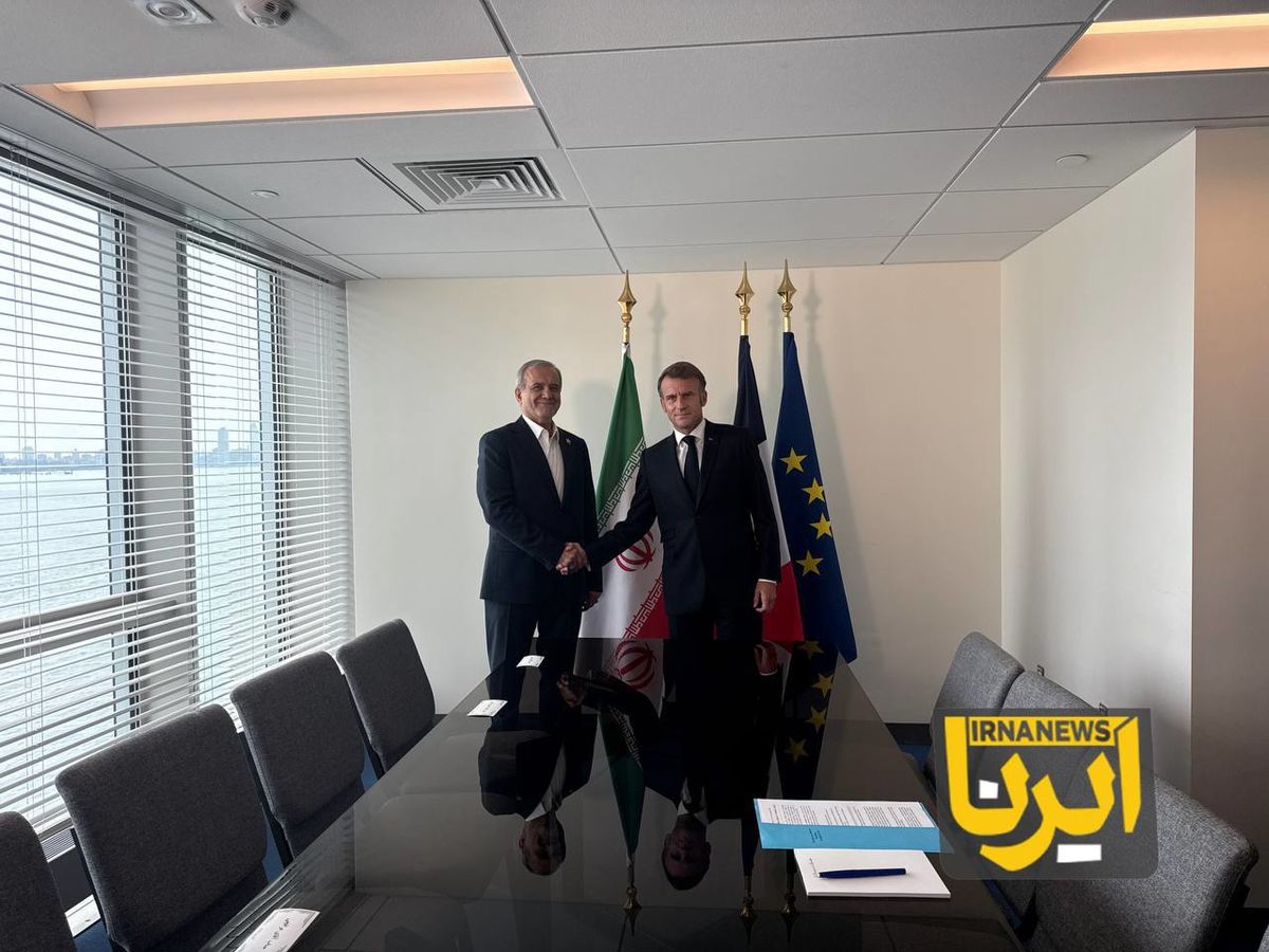 عکسی از دیدار مسعود پزشکیان و مکرون