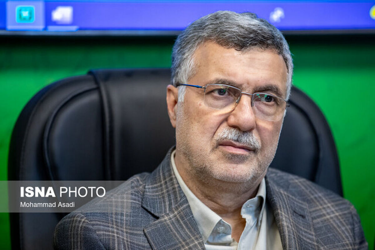 بازدید نوروزی وزیر بهداشت از داروخانه شبانهروزی ۱۳ آبان