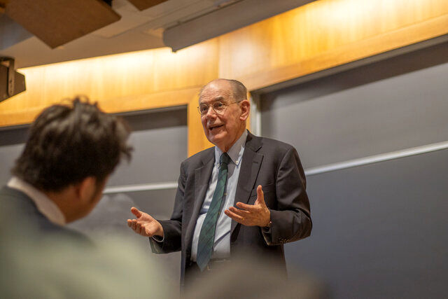 مرشایمر: جنگ با ایران پایان خوشی برای آمریکا ندارد