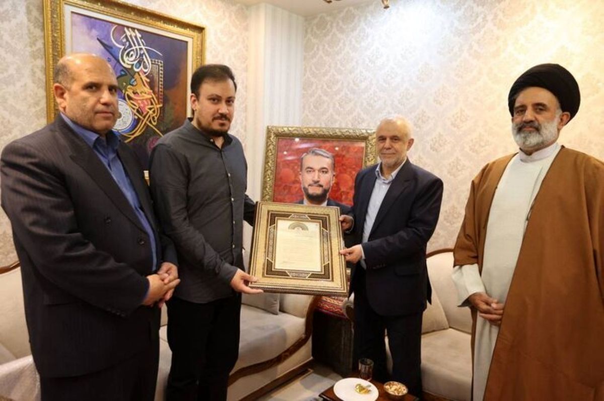 معاون رئیس جمهور با خانواده شهید امیرعبداللهیان دیدار کرد