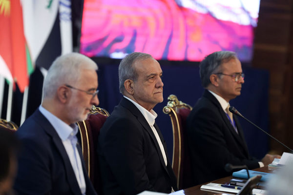 پزشکیان: اکو وارث چند دهه تلاش اعضا برای همگرایی اقتصادی است/  بزرگترین اشغال قرن و نسل‌کشی در غزه اتفاق افتاده 