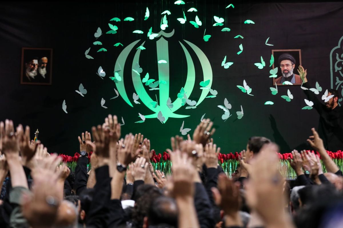 ادای احترام هیئتی از افغانستان به پیکر مطهر قائد شهید امت