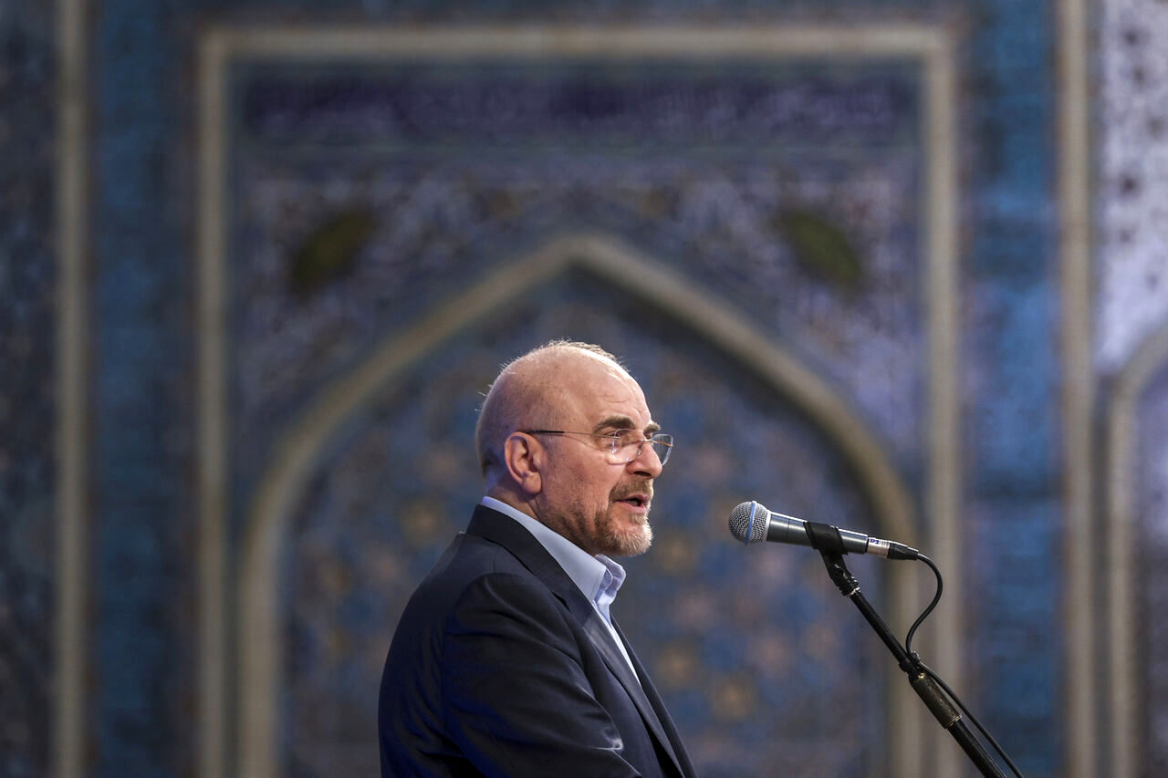 قالیباف: امام ما با فریاد «نه شرقی، نه غربی» مسیر تاریخ را تغییر داد