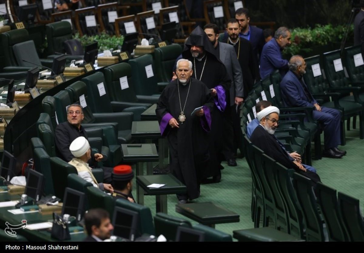 رهبر انقلاب: هر یک از نمایندگان مجلس، نمایندهی همهی ملّت ایران است
